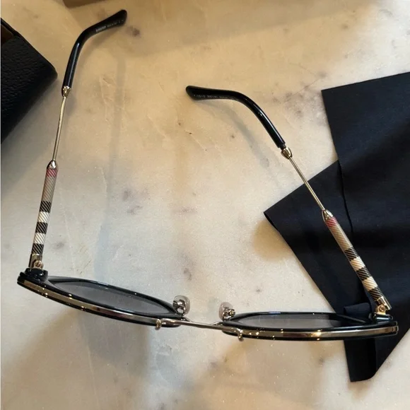 Burberry Black Sunglasses - Picture 5 of 10